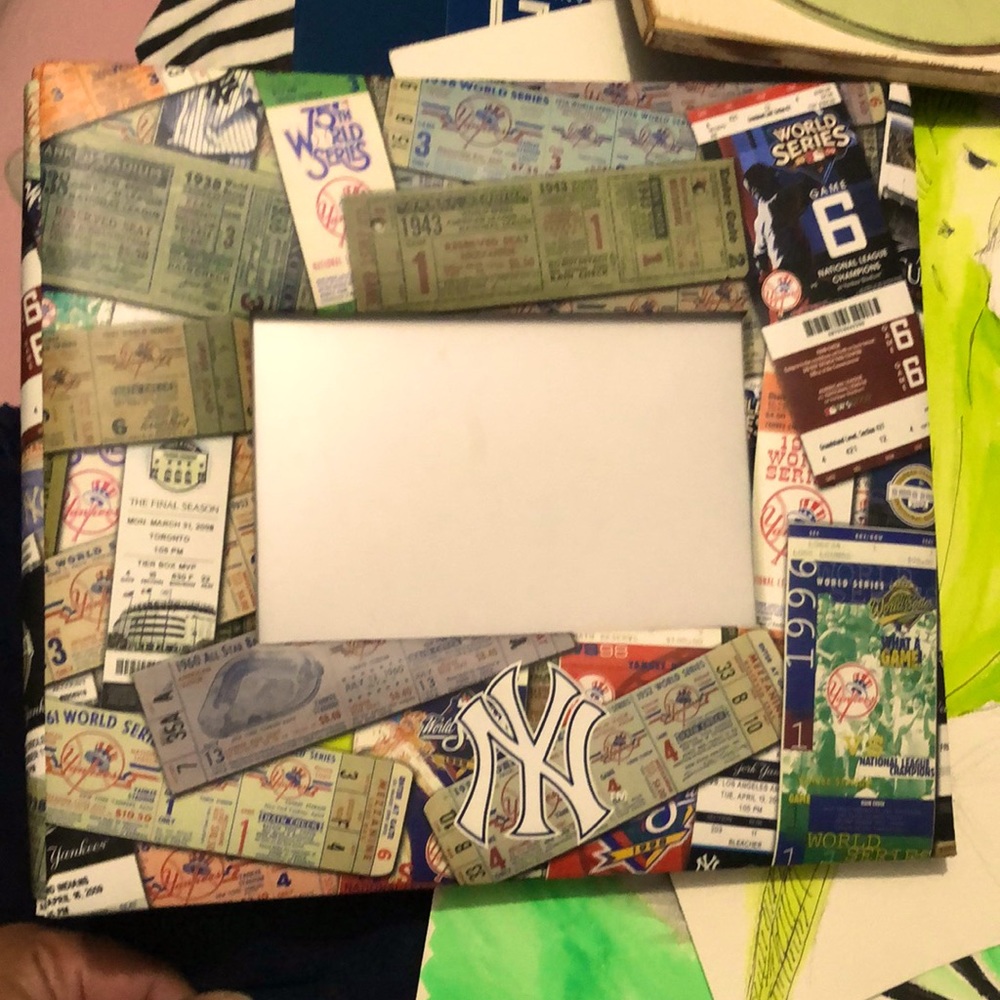 NY Yankees official MLB 10 pg scrapbook.